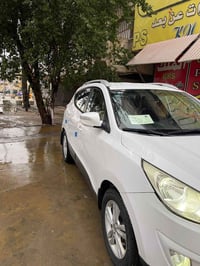 شباب عندي توسان 2012 خليجي محرك 2000 دوش بيه صبغ جاملغ خلفي وربغ الباب...