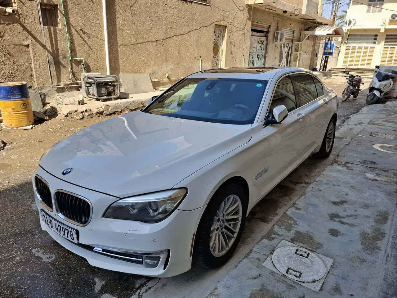 بي ام f02موديل 2013حجم 740ilمحرك 6سلندرتوين تيربو n55 وارد امريكي تبديل باب السائق فقط بدون صبغ بدون ضربه جاهزه من كل شي مواصفات فول تدفئه تبريد كشنات دات شو ابواب شفط ٥ستائر كهرباء رقم بغداد بأسمي السعر ٢٠٠$بيه مجال بسيط ابوعلي ***********
