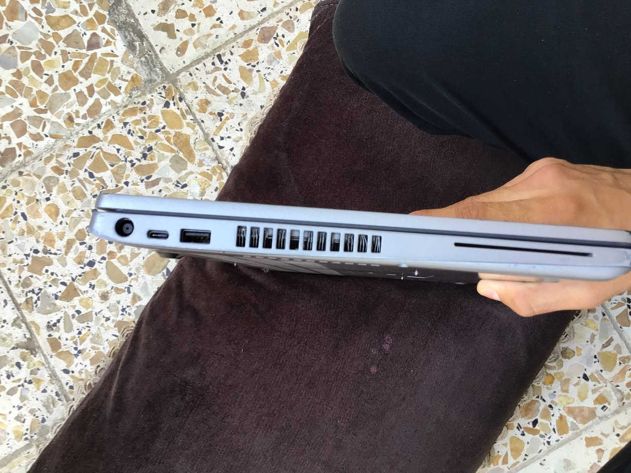 لابتوب ديل  DELL LATITUDE 5510
المواصفات ::::
الجيل العاشر
حجم شاشة 15.6 FHD
1_معالج كور اي فايف جيل عاشر 
2_رام 16 كيكا DDR4 
3_هارد SSD-256GB 
4_كرت شاشة داخلي انتل ٨ كيكا INTEL
5_باتري ليثيوم يوفر ٣ ساعات 
6_منفذ اتش دي مباشر 
7_منفذ ايثرنت
8_منفذ تايب سي 
9_منفذ USB3  عدد 2 
....................................................................................
الملحقات 
- شاحن 
- حقيبة 
- ماوس 
السعر 225وبي مجال قليل// توصيل كل العراق خمس الاف


**إذا كنت صاحب هذا الإعلان وتريد حذفه لأي سبب، رجاءا أرسل رسالة إلى الدعم الفني**