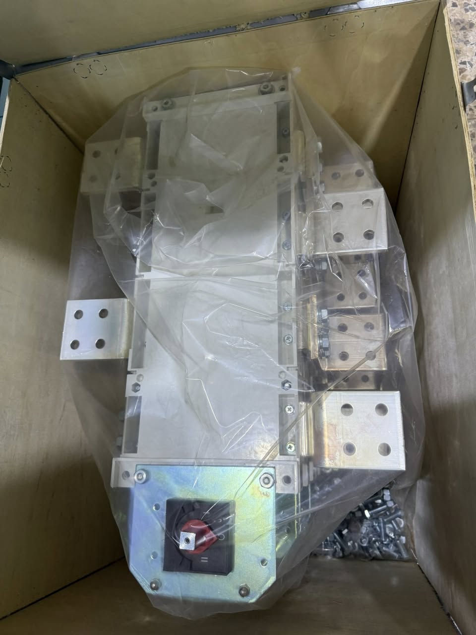 السلام عليكم ورحمة الله وبركاته
يوجد لدينا جنج اوفر الاسعار جمله 

الامبيرات الي متوفرة يوجد لدينا كميه 

جنج سيكوميك 160 امبير

جنج سيكوميك 250 امبير 

جنج سيكوميك 400 امبير  

جنج سيكوميك 630 امبير  

جنج سيكوميك 1000 امبير 

جنج سيكوميك 1250 امبير 

جنج سيكوميك 1600 امبير 

يوجد لدينا خدمه توصيل كل محافظات العراق

العنوان الشورجه عكد النصاره👈 ‭٠٧٧٧ ٠٣٥ ٢٢٨٩‬ 👉
