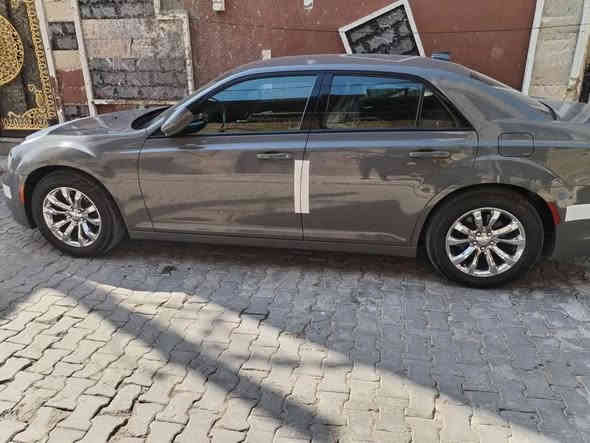 سيارة كلايسلر اوباما موديل ٢٠١٩اصل سمنتي S تو ويل انتورك
سيارة جاهزة كامله 
وارد امريكي
شاشة كار بلاي
كشنات كهرباي 
كشنات جلدابيض حرف Sحضن
تشغيل عن بعد 
لايت زنون 
كامرة خلفية 
محرك ٦سلندر 3600
كير مكينة حداده بلادي
بدون بنرامة
 ماشية ٦٩m
رقم بغداد جديد  مراوس بجيب ٧راكب 
سيارة مال بيت لا طالعة ولا شي 
سيارة حادثة دعاميات مكسرة ومصلحينهن نفسهن بارد بل جاملغ خلفي كد شبر ونص 
مكاني بغداد مدينة الصدر ***********
