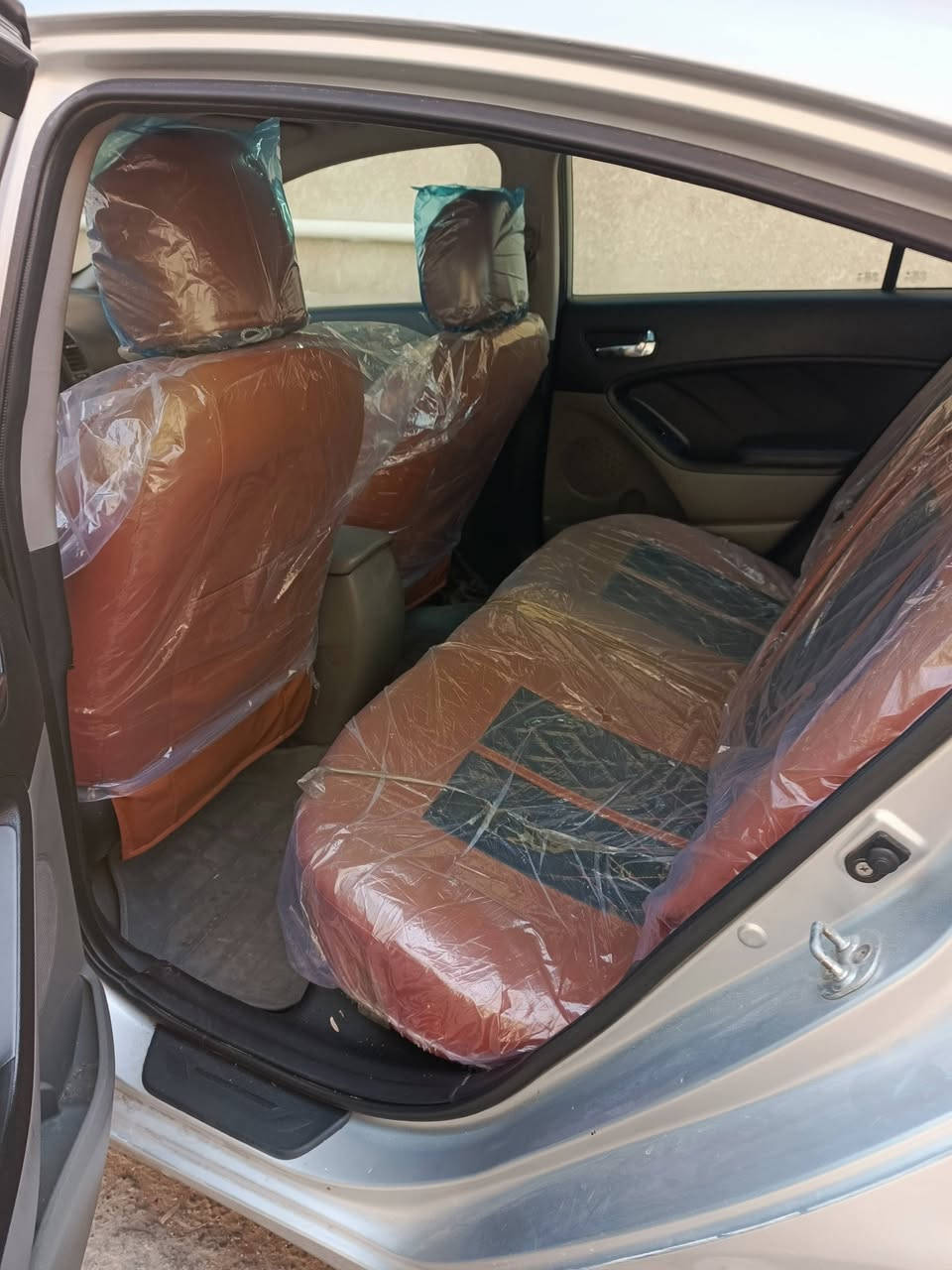 السلام عليكم
للبيع كيا فورتي موديل 2016 ماشيه 120 حادثها جاملغ خلفي فقط بجم كبس  ليبل واحد مواصفات السياره مكينه 2000دوش كير AT شاشه كبيره حساسات كاميرا متحركه لايت زنون حداديه جديده تبريد شغال تخم تيارات تحكمات ستيرن جهتين تحويل مباشر السعر 110 للاتصال فقط ***********
