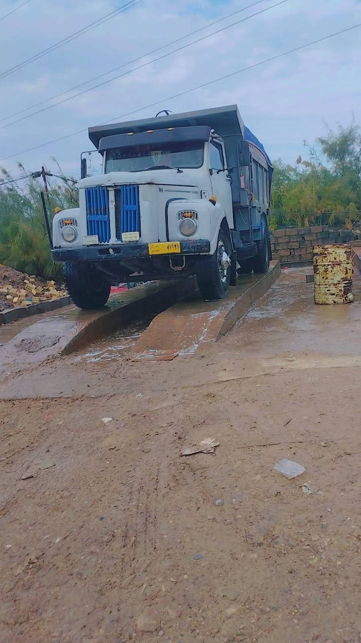 السلام عليكم ورحمه الله وبركاته سكانية للبيع 111 مكينه عادي  لا بخار ولا صرف الحمد الله تخم كهربائيات اكسن ملاكم مديل 1980 عوزه شويه تطبيك  رقم انكليزي بسمي تحويل ثاني يوم اتصال الهاتف ***********
