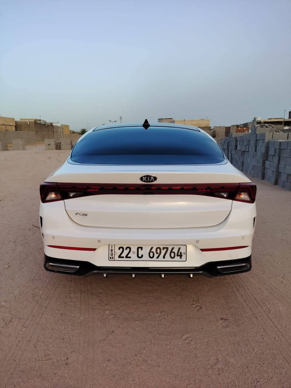 السلام عليكم كيا 5 للبيع موديل 21 رقم اربيل سياره كفاله عامه والسياره بنوراما فول مواصفات سياره جاهزه حداده تبريد مكينه مكان سياره بصره *********** محرك 2000 والسعر 185
