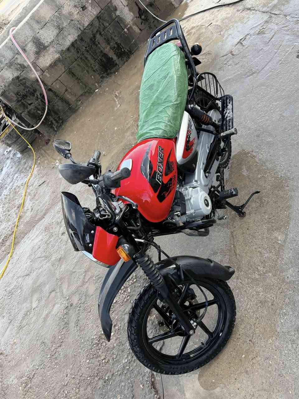 السلام عليكم دراجه بوكسر 2023 اوراق اصولي شركة المصطفى التانكي ولكشن شخط ما مشخوطات بعدهن بحلت الوكاله الدراجه ماشيه 17 حقيقي على ايدي الدراجه من جبته لحد الان منل شغل للبيت على كد الشغل الله شاهد 
السعر مليونين و100💸💸
الرقم 📞 *********** 
العنوان📍واسط قضاء العزيزية
