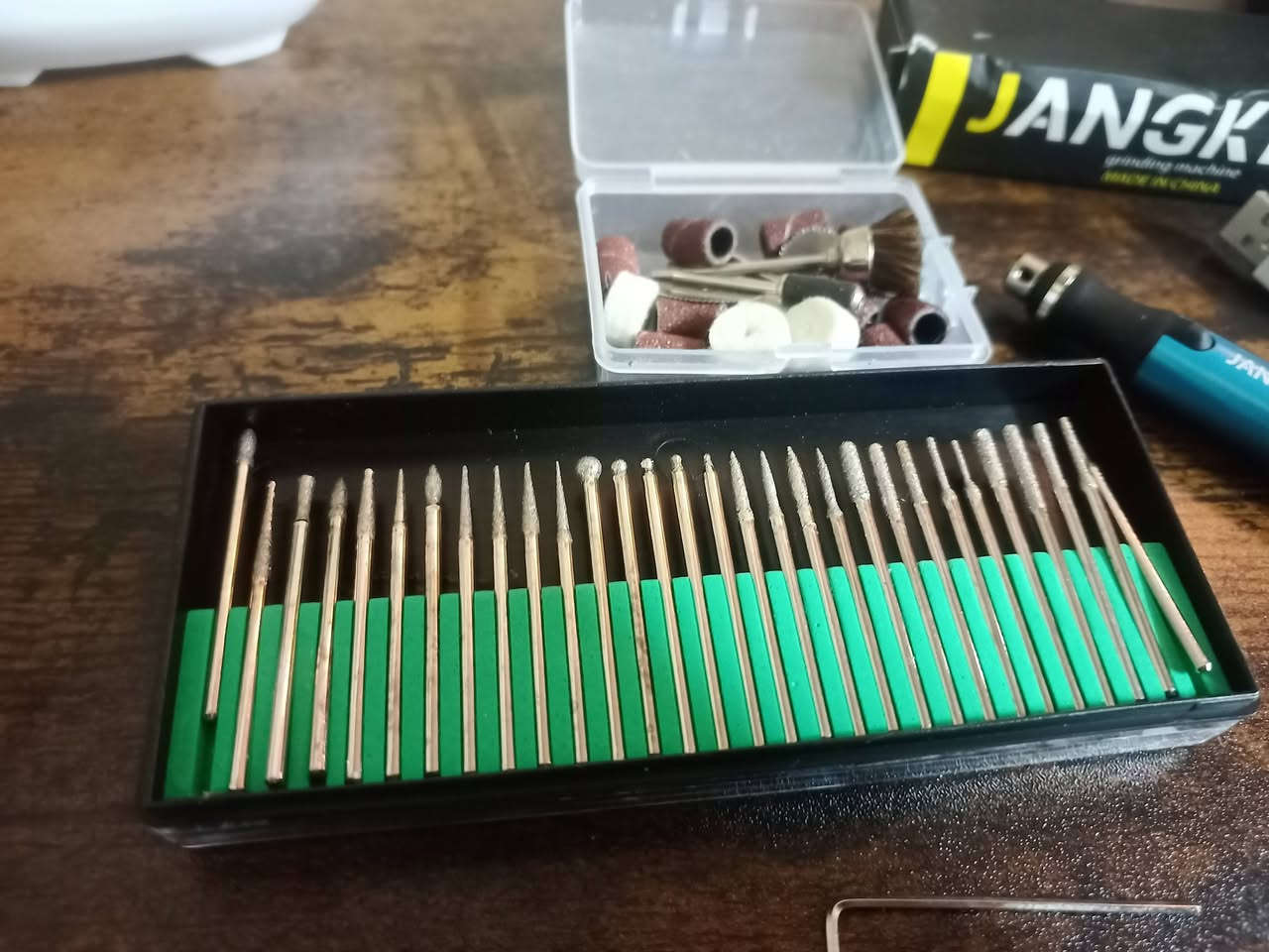 جهاز حفر على، شحن كامل ملحقات شحن تايبسي
السعر 15 الف


**إذا كنت صاحب هذا الإعلان وتريد حذفه لأي سبب، رجاءا أرسل رسالة إلى الدعم الفني**