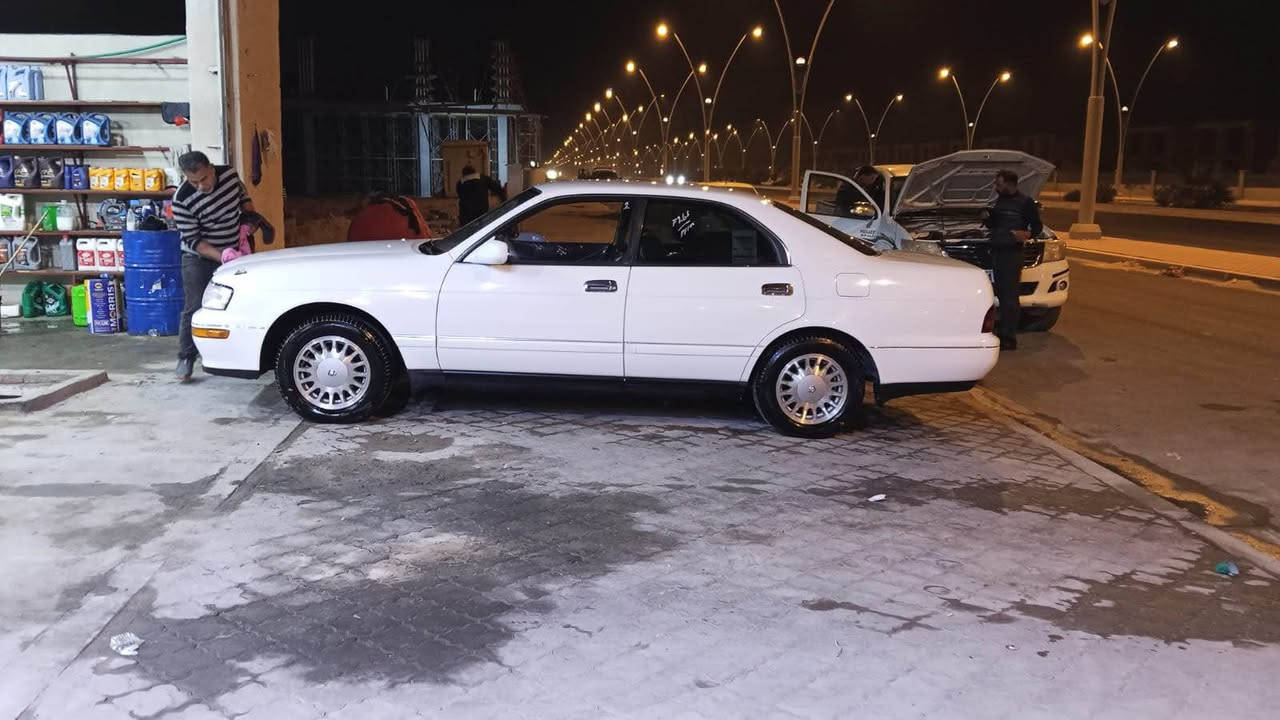 تيوتا كراون بطه.متصل 
سياره مال مزاد سيارة بأسمي 
موديل 1995
سيارة مكفوله من الكص والنقل والعيب الشرعي تجي وتشوفها انضف بعد من الصور 
السعر 87 ورقه وبيها مجال للشراي
 الهاتف:- ***********
متوفر فقط واتساب وا اتصال البصرة, العراق
