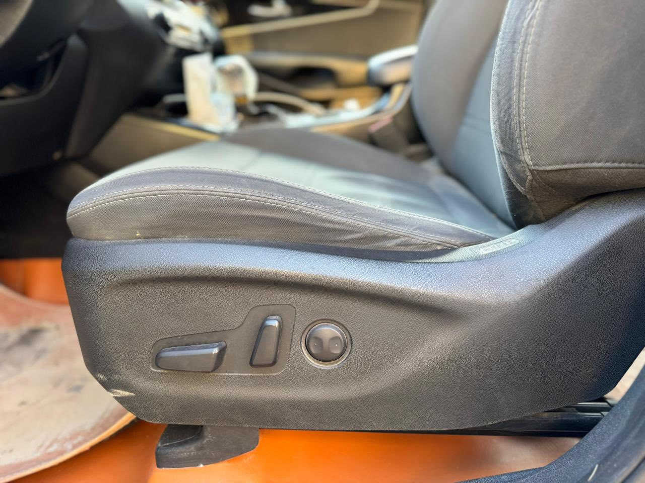 سورنتو مديل 19 أمريكي تحكم سترين ضربته موجوده بالمنشور 
الجاملغ مبدل والبنيد مصبوغ 
شاشه كبيره تخم تايرات 
ماشيه 150 ميل 
السعر 200$ وبيه مجال 
العنوان الناصريه مركز 
***********
