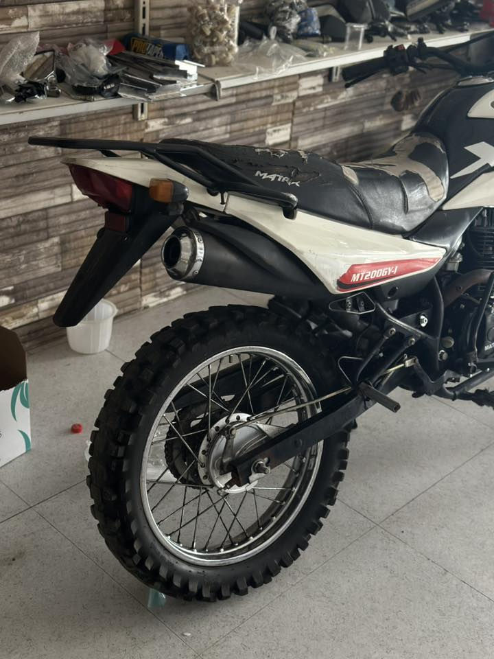 قفاز ماتركس للبيع موديل 2021 كهربائيات كامله مكينه مفتوحه و بي بخار بس هندر واحد يشتغل سعره ٤٥٠ وبي مجال ***********
