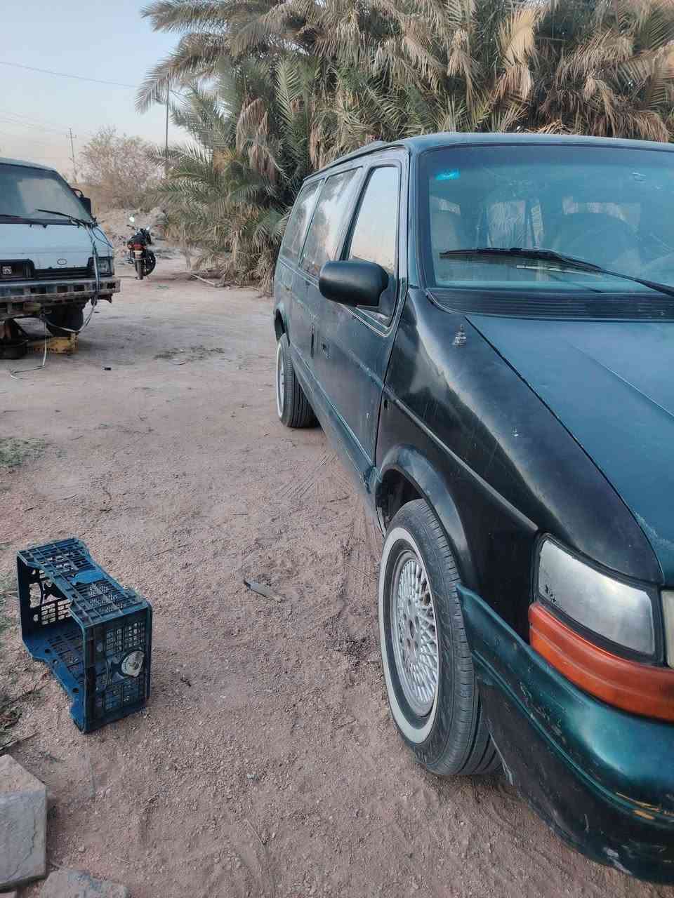 دوج كلايزر موديل ١٩٩٤ بغداد  طويله محرك ٣٣٠٠ محرك وكير مكفولات تخم تاير توني شاده ابو الخط وحداديه امامي خلفي مضبوطه ترايك وين مايعجبك السنويه ل 27 مجدده السعر 35 وبيها مجال حك الجيه م *********** بابل سدة الهنديه مهناويه
