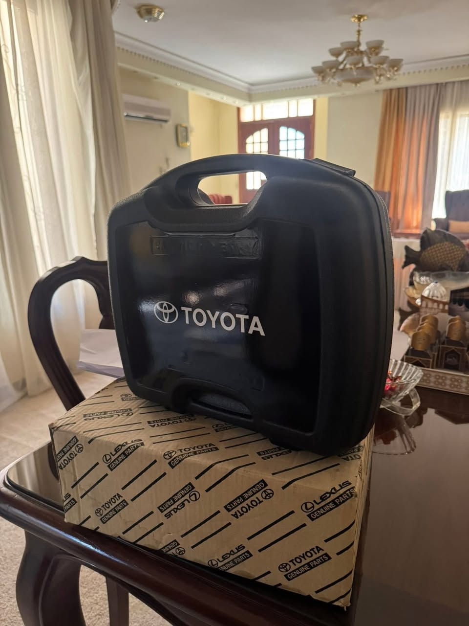 عندي تخم دوشمه مال لاندكروز كامل
وعندي أرضيات لاندكروز اصليه غير مستعملة 
وعندي هوك 
وعندي مطفأيات 
***********
بغداد المنصور
