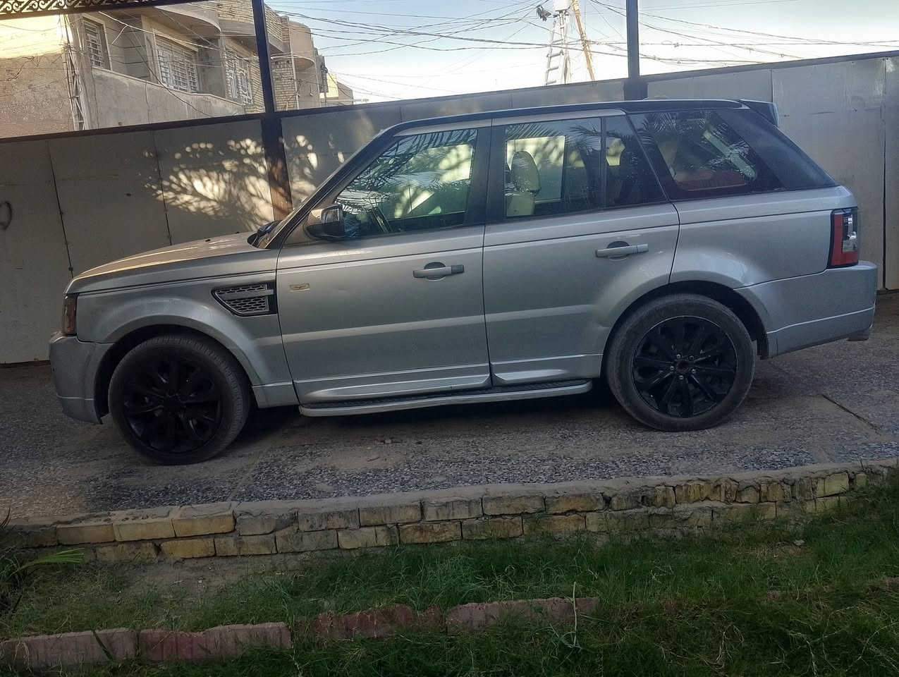 سلام عليك 
رانج روفر للبيع 
سنويه جديده رقم مميز 
تبريد فول سياره ما بيهه اي نقص 
السعر .130 وبيهه مجال 
للاستفسار تصل عله الرقم 
***********
