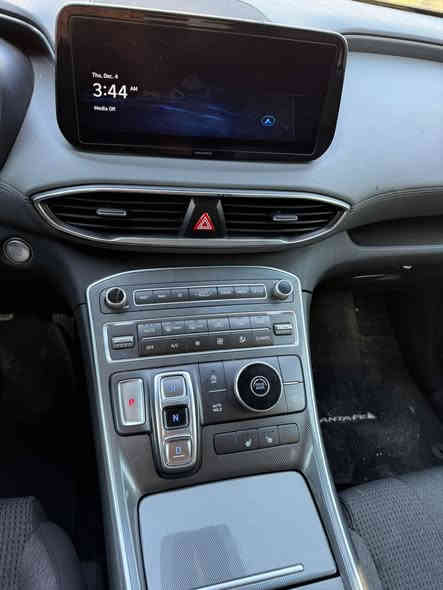 سلام عليكم 
سنتافي 23 أمريكي سياره بدون رقم 
حادث بنيد مبدل و تكمه بيها تعديل و صبغ 
و بداية القماره صبغ فقط ارباك ستيرن فقط 
المواصفات 
بصمه 
كير دكم 
شاشه جبيره 
اشاير بالمري 
رادار امامي 
رادار جانبي 
نقطه عمياء 
تدفئه كشنات 
كشن كهرباء 
قطعتين تبريد 
داخل لونين 
ويل كب 
تبريد بيانو 
لايت زنون 
سياره بدون رقم سعرها 180 بيها مجال بسيط 
*********** 
مكاني بغداد الدوره
