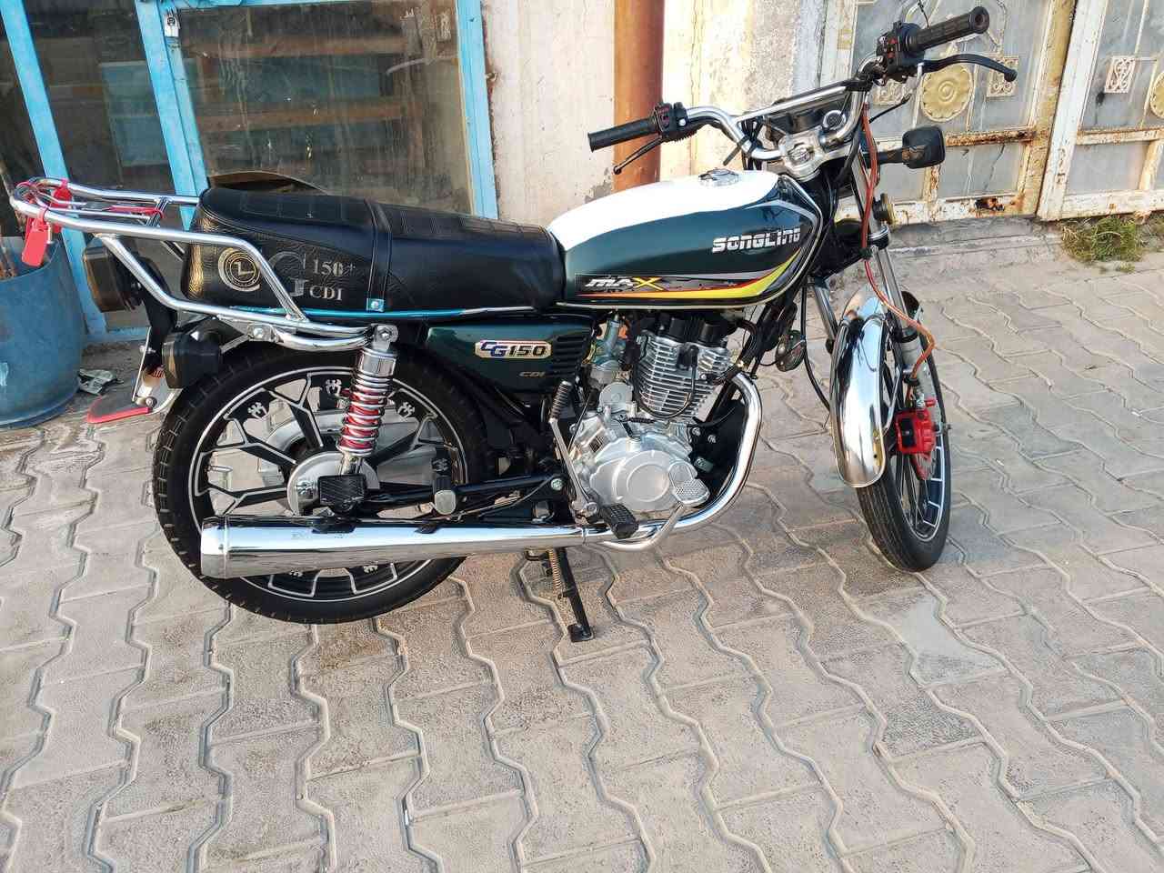 سلام عليكم
دراجه سفانه 24طالعه بل 25 كفاله عامه ربع ماذب عليه 
جديده وحلوه اوراق سكنر مكانه بابل شوملي متواجد خاص اوتصل عل رقم ‏‪***********‬‏ لونه زيتوني مميز
