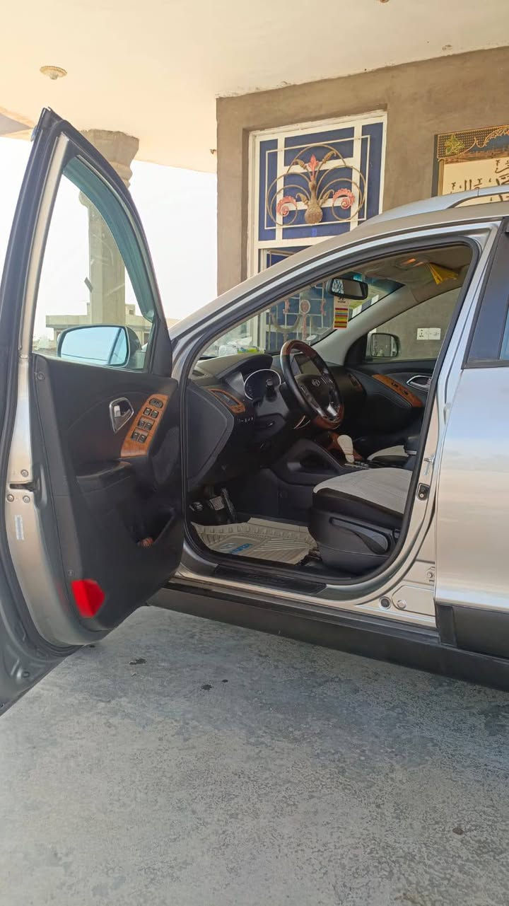 السلام عليكم من رخصة الادمن للبيع هونداي توسان مديل 2012 وارد أمريكي رقم بغداد دولي مكينة 2400 كير 6 نمر حداديه امامي وخلفي جديد صبغ 3 قطع بدون تبديل تبريد تدفئه المكان حصوة بابل السعر 128 للاستفسار *********** /
