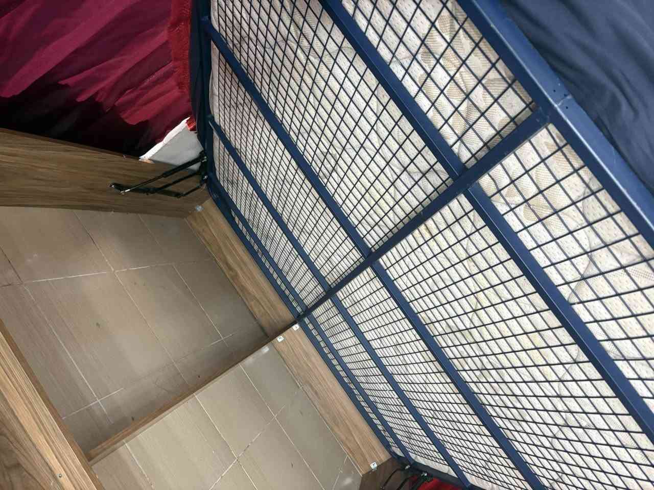 غرفه نوم متكونه من ٦ قطع سبب البيع كبيره ماتكفي لغرفتنا مثل ماموضح بل صور الفديو نضيفه مابيها اي عيب ٥٠٠ مكاني أوزال ستي


**إذا كنت صاحب هذا الإعلان وتريد حذفه لأي سبب، رجاءا أرسل رسالة إلى الدعم الفني**