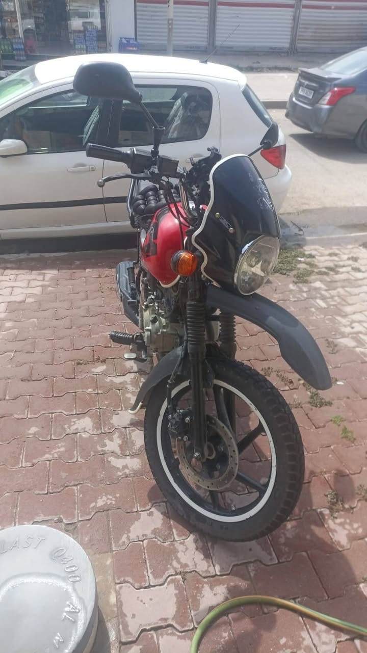 سلام عليكم بوكسر للبيع مرقم مديل 2023مكفته  بسعر مناسب 0789 387 8078
