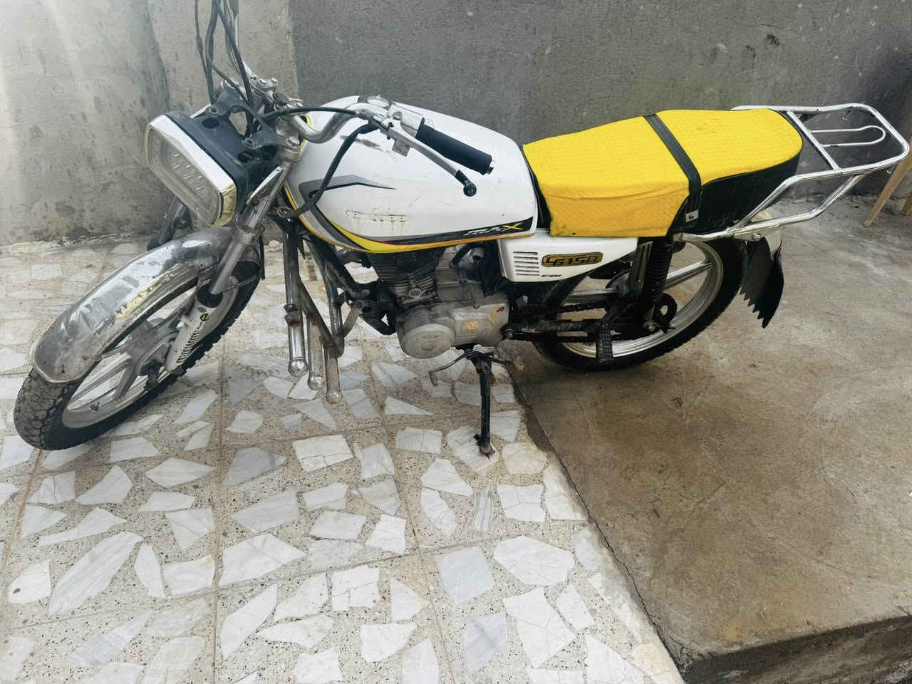 سلام عليكم البيع السعر ب ٢٢٥
دراجه اربعه كير 
تيرات جدد 
قبل سبوع مجفته وحاليا خير من الله 
العلم اني ماعرف بيهن وجبته وصارلي شهر مطالع بيه 
عايفه بلبيت 
العنوان بغداد التاجيات منطقه اركيه وفاضل 
***********
