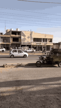 قرب الامام الحسين ع
درا للبيع طابقين المساحه ٢٦٠ متر تحت البناء ١٦٠ + حدييقه و طارمه٧٠ متر +مخزن خلفي٣٠متر
يحتوي على خمس غرفه وصاللتين ومطبخ و ستقبال 
نوع العقار طابو زراعي سند ٢٥ اقرار محكمه 
العنوان كربلاء قرب مدينه العاب السندباد يبعد عن الامام الحسين كيلو ونص كيلو متر 
يبعد عن شارع العام ١٠ متر

للتواصل ***********
