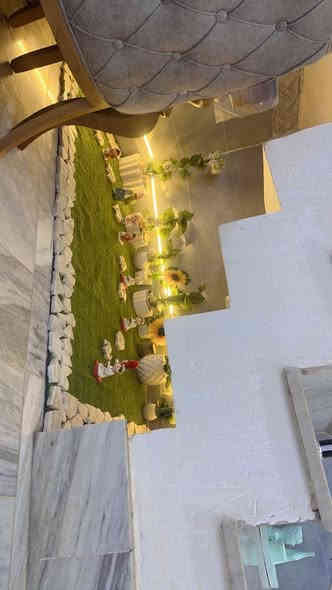 بيت للبيع في منطقة الشعب شارع الصحه بناء حديث درجه أولى  البناء يحتوي على استقبال ومطيخ حار ومطبخ بارد و٣غرف نوم وثلاثة حمامات وسطحان  قرب مرطبات تفاحه وقرب منظمة  بدر طابو صرف مساحه 100متر السعر٢٧٥مليون وبي مجال بسيط ***********
