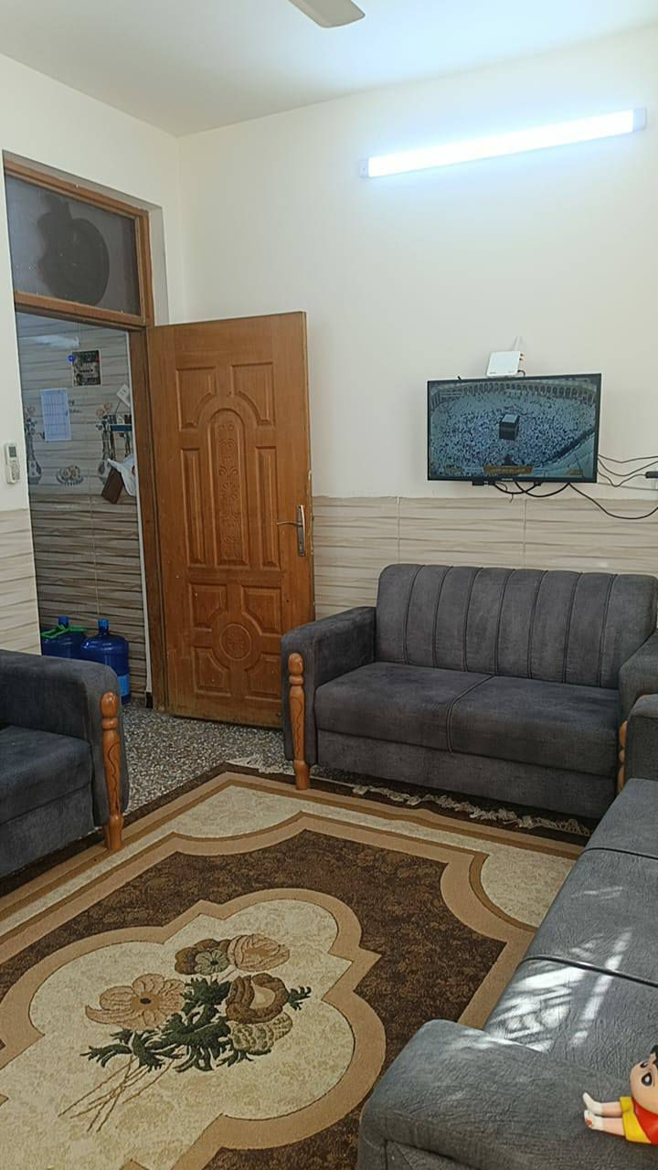 بيت ٥٠.متر طابو ملك بكراره بشارع ١٥ طابقين طابق اول هول مطبخ صحيات وطابق الثاني غرفتين غرفه كبيره وغرفه صغيره السعر ١٣٥ الاتصال بالرقم ***********
