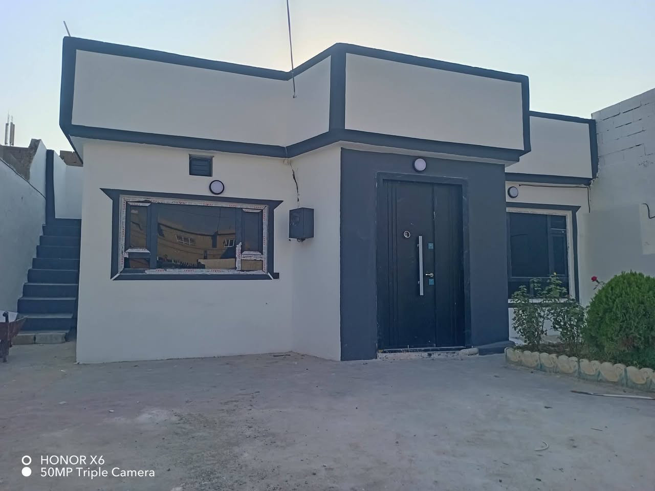 رقم الاعلان 2252
#دارللبيع 200م فول مواصفات 
كركوك بنجاعلي خلف المستوصف قريب سرق
#مكونات (غرفتين نوم وهول ومطبخ وصحيات وكراج سيارة وحديقة)
فول خدمات
فرع عريض
فرع تبليط
فول سيراميك
سقف مغربي
نظام دكت
#سعر 65مليون و بي مجال
☎️*********** واتساب
☎️*********** فايبر
#مكتب_ازاد_للعقار
