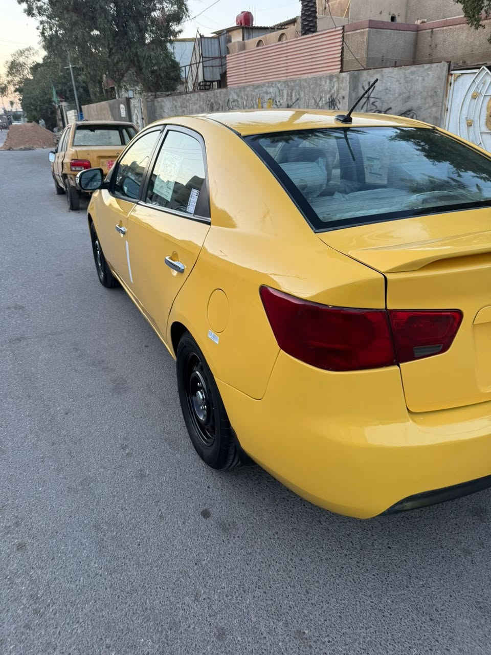 سلام عليكم كيا فورتي ٢٠١٠ وارد أمريكي حادث جاملغ فقط بدون دواخل مكينة ٢٠٠٠ سيارة حلوة وجديدة مال جناي اي نقص مابيهة صدر ماني خلفي جديد السعر ٨٢ وبيها مجال مكاني بغداد ***********
