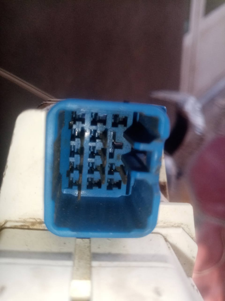 السلام عليكم عندي كنترول مال بطه شغال اصلي ما مشدود كنترول يسوي الجام اتو ضغطتين دور توخر ايدك تنزل وحده  سعر 90 وبي مجال مكاني الديوانية ***********
