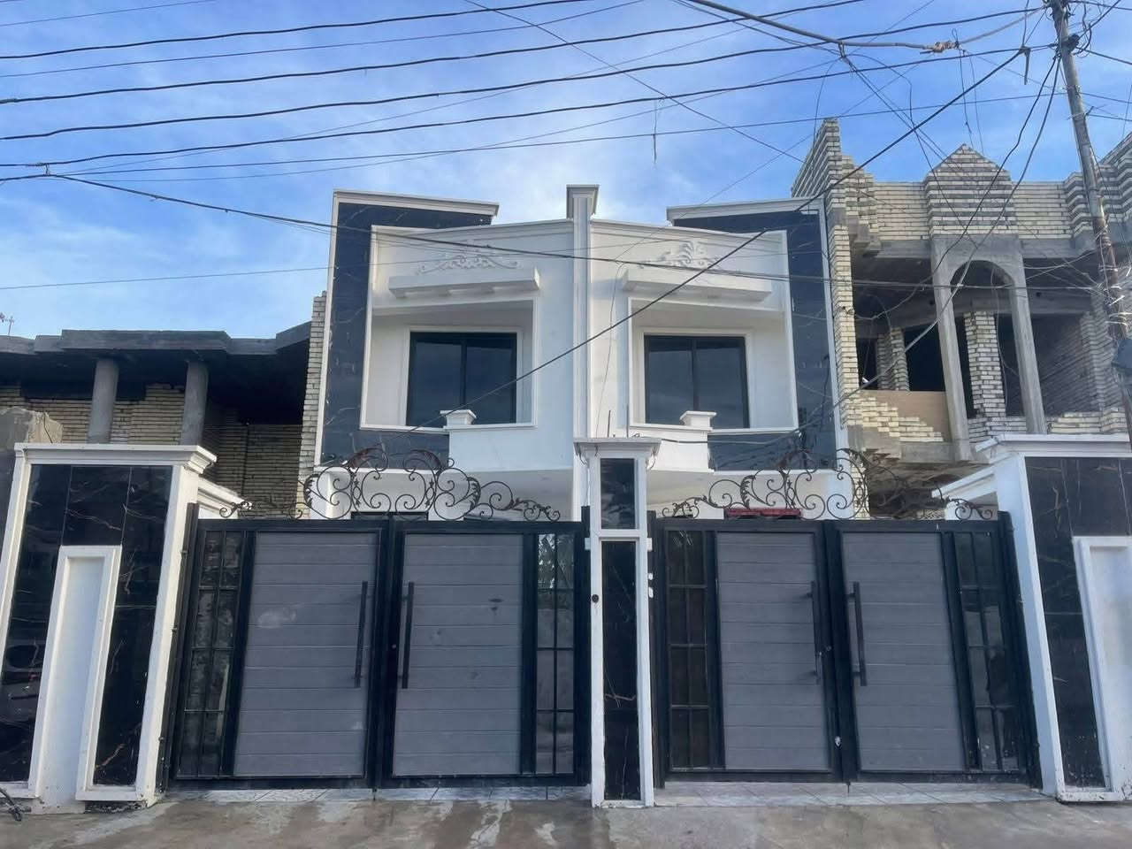 🏡 للبيع – دار سكنية فاخرة | فرصة مميزة 🏡
عدد الدور: 2
📐 مساحة كل دار: 200 متر
📏 الواجهة: 5 م
📐 العمق: 40 م
🔹 مواصفات كل دار:
3 غرف نوم
3 حمّامات
كراج كبير
بناء طابوق درجة أولى
تشييد حديث وبمواصفات عالية
📄 السند: 25
📛 مسجّل باسم صاحب الدار
📍 العنوان المميز:
منطقة الدوانم
مجاور جامع الملك القدوس
نهاية الشرطة الخامسة
خلف منطقة الري
قريب من الإعلام، السيدية، البياع
💰 السعر:
149 مليون دينار للدار الواحدة
📞 للاستفسار والتواصل:
***********
***********
