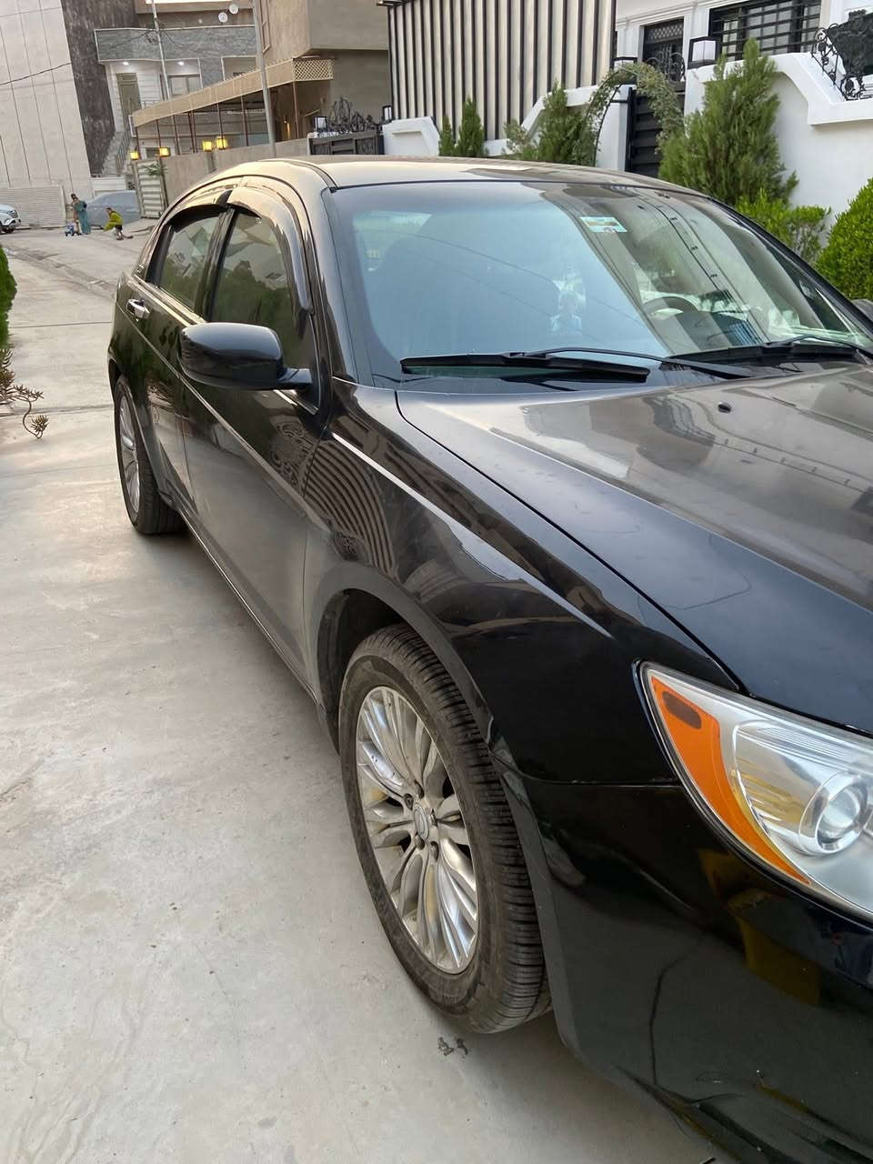 سلام عليكم
بيع مستعجل 
كلسلر c200
رقم كركوك اوربي جديد هزة جديدة 
بسمي السنوية شرط التحويل 
محرك ٤ سلندر يعني ٢٥٠٠
كير محرك بشرط 
مكاني كركوك 
السعر $80
***********
***********
