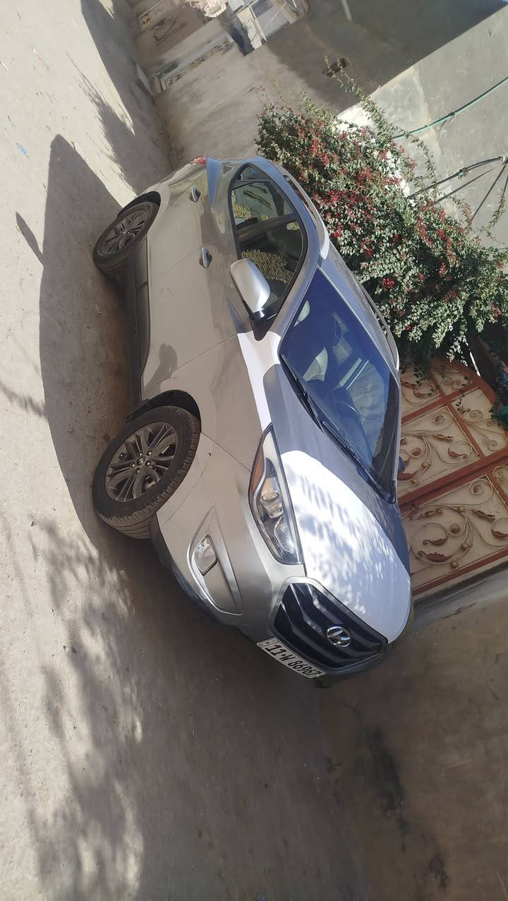 السلام عليكم توكسان 2015 للبيع مكاني بابل رقم بغداد دولي  مكينه وكير وحداديه وتبريد تخم تاير كله جاهزه حادث فقط بنيد بدون اي دواخل سونار مرفق بل منشور سعر السياره 124 وبيه مجال قليل ***********
