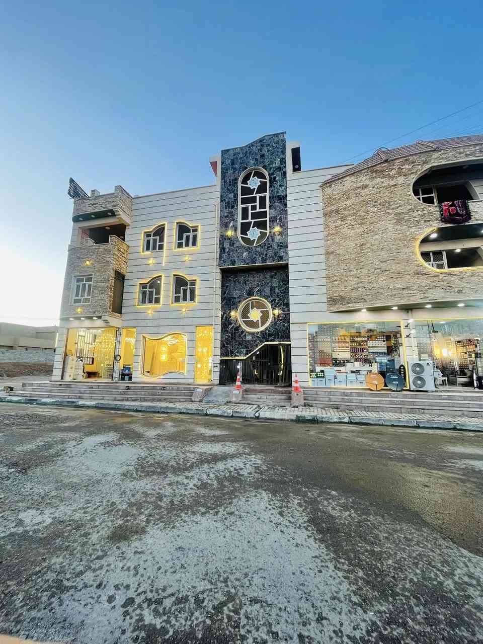 إعلان..📢🆕

عماره سكنيه للعوائل فقط 

شقق  للأيجار في الخالدية 

بناء حديث درجة أولى💯

كل شقه تحتوي على غرفتين وصاله واستقبال ومطبخ وملحقات 

مساحه -145 متر للشقه الواحده 🔛

بأسعار مناسبه 💰💲

الخالديه - حي القدس  📍

للأستفسار 

***********📱
