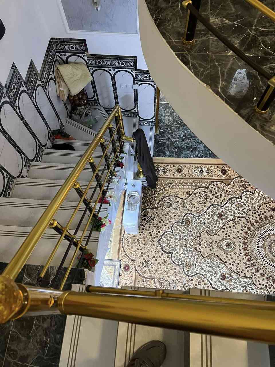 دار للبيع مساحة ١٠٠ متر.  واجهة ٦ وربع. موقعة بداية منطقة شفتة موقع ممتاز. 
طابقين ٣غرف نوم صالتين  طابو زراعي سند ٢٥ 
مطبخ  صحيات  بناء حديث للاستفسار ***********
