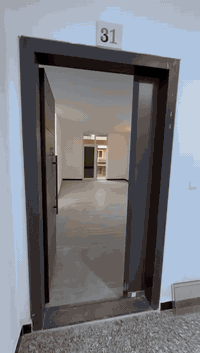 شقة ٢٢٦م للبيع في مجمع ايادي العدل السكني في بغداد / طابق سادس / تحتوي على ثلاث نوم وحدة ماستر وصاله و مطبخ و هول و3حمام / 2 بالكون / وكما مبين في فيديو الشقة المرفق /
السعر 26.5 دفتر 
للاستفسار *********** - ***********
