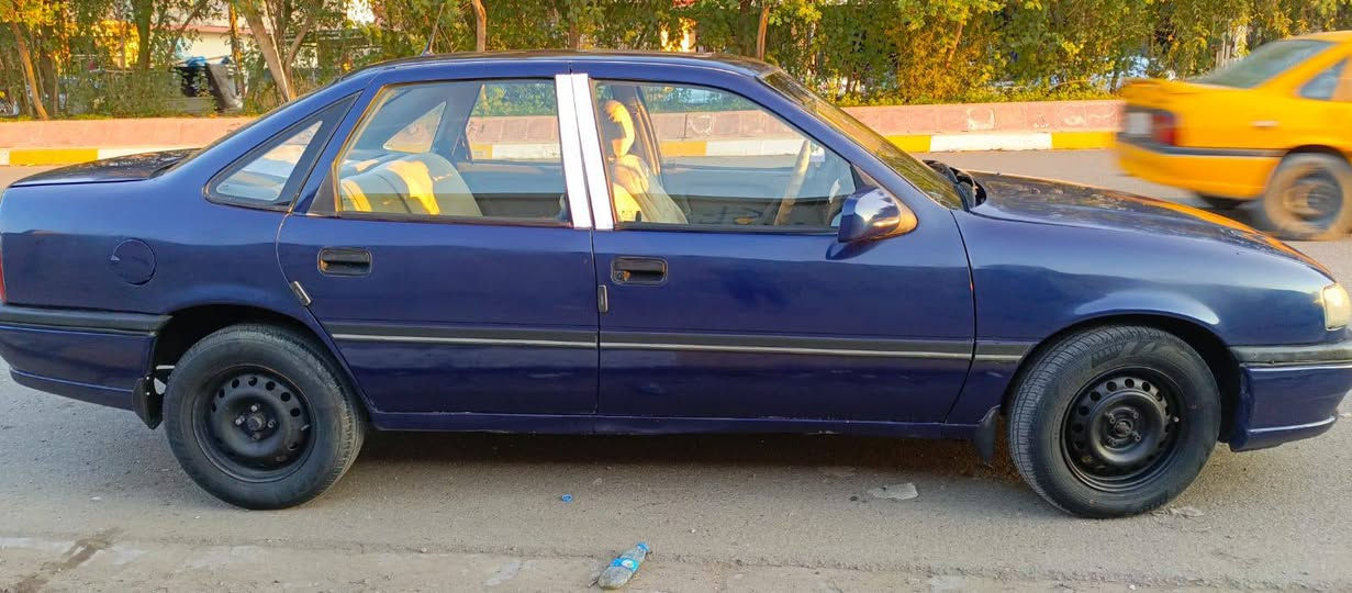 *********** 
فيكترا ٩٣ گير عادي 
گيروو مكينه به شرت 
بوياغ عام 
شيعاره  
قفل مركزييه 
تحويلو وكاله 
بيتاقه ي بنزين سعر 38$ شوین کرکوک كركوك, العراق
