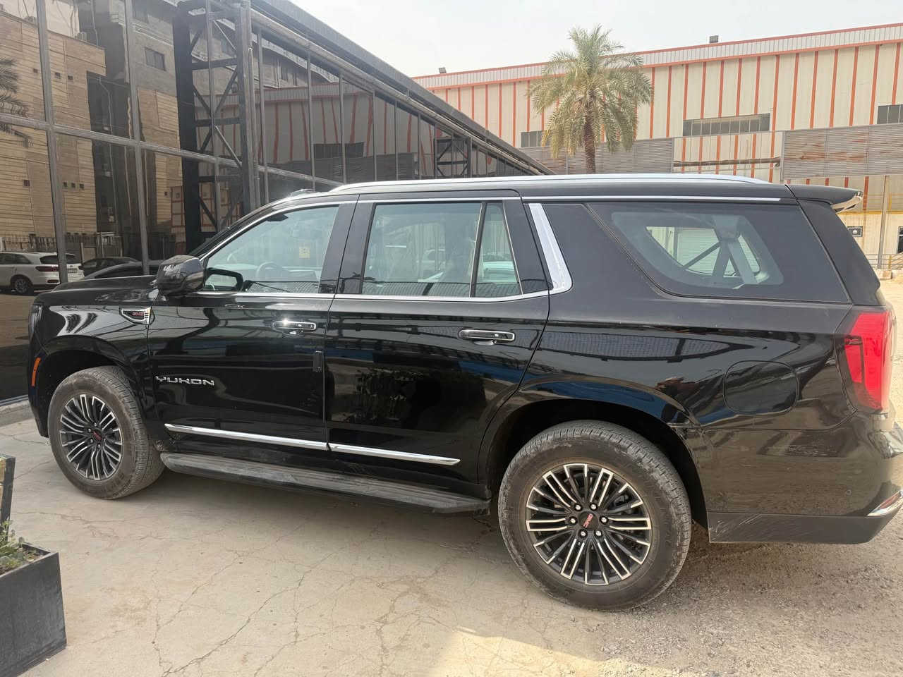 🚨 للبيع GMC Yukon Elevation 2025 🚨

سيارة خاصة وبحالة الوكالة بالكامل ✨  
الموديل: GMC Yukon Elevation 2025  
الممشى: 8000 كم فقط 🔥  
السيارة تعتبر زيرو فعلياً وما داخلة صيانة وكالة نهائياً.

✅ مواصفات Elevation كاملة  
✅ محرك قوي وأداء عالي  
✅ شاشة كبيرة + نظام معلومات حديث  
✅ كامرات وحساسات كاملة  
✅ تشغيل بصمة ودخول ذكي  
✅ مقاعد جلد فخمة  
✅ دبل أوتوماتيك  
✅ إنارة LED كاملة  
✅ جنوط وكالة سود  
✅ تكييف ثلاثي  
✅ نظام أمان وثبات متكامل  

❌ بدون بانوراما  
❌ بدون جاكات  

📍 موقع السيارة: بغداد الكرخ – الدورة – خلف مول العراق  
📄 السيارة باسمي وجاهزة للنقل فوراً  

💰 السعر المطلوب: 63,000 دولار  
يعني 630 ورقة فئة 100 دولار  
(6 دفاتر و30 ورقة)  
والسعر قابل للتفاوض للجادين فقط.

🚗 السيارة نظيفة جداً واستعمال خفيف جداً، فرصة للّي يريد سيارة بحالة الوكالة وبسعر مناسب.

📞 للاستفسار:
*********** بغداد, العراق
