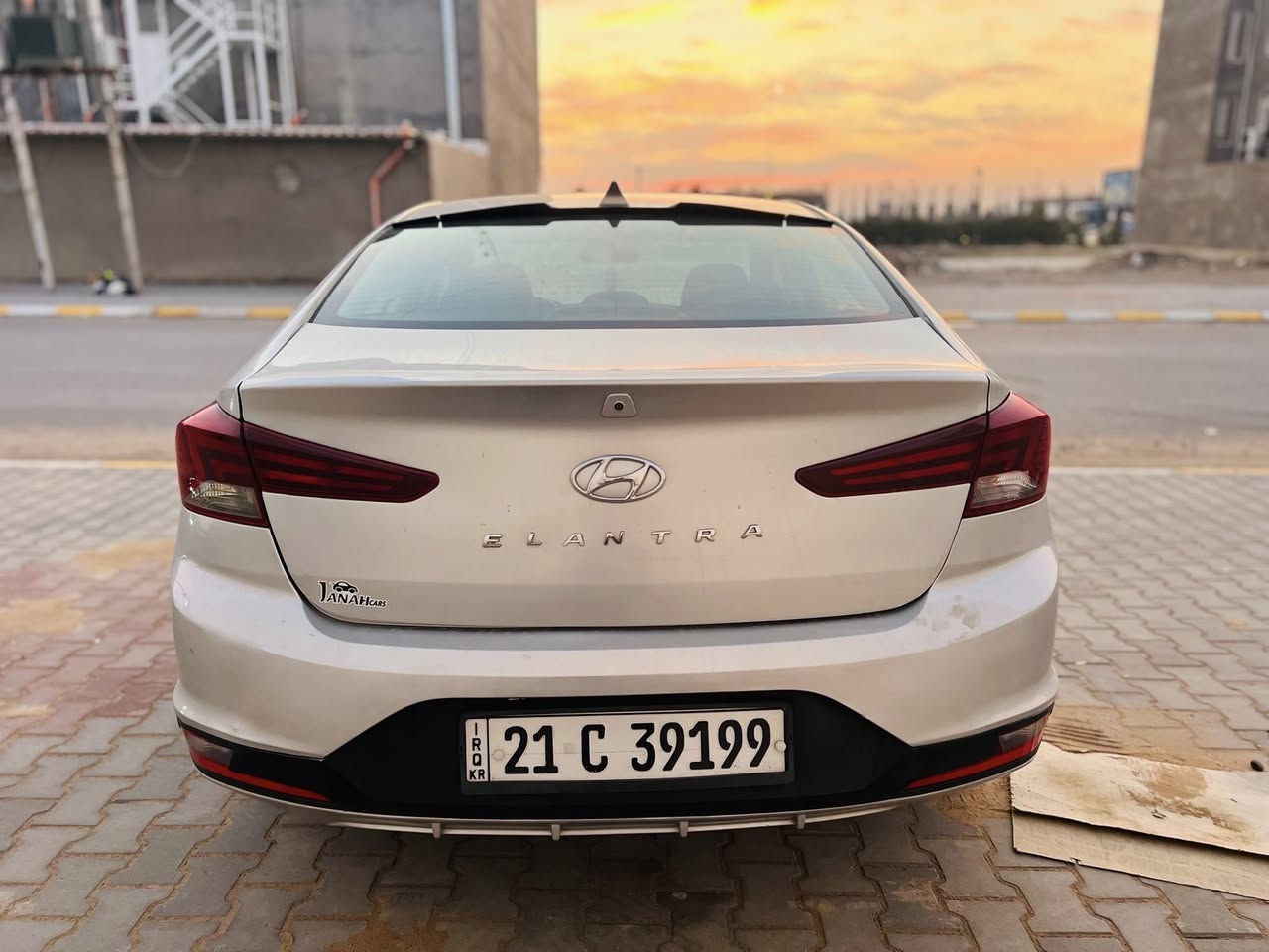 السلام عليكم…اعتذر عن الاقساط والوعده…
للبيع هونداي النترا 2019امريكي لون سلفر رقم سليمانيه دولي سنويه جديده…سياره خير من الله 
حيل حلوه واحلى من الصور 
فول مواصفات عدا السلايت والبصمه ويل كروم تحكم ستيرن جهتين رادار امامي وباقي المواصفات معروفه…
محرك 2000دوش مامفتوح بدون كل عيب 
كير مامفتوح بدون كل عيب 
صدر جديد طخم تاير جديد 
تبريد ثلج تدفئه نار سياره جاهزه مجهزه بدون كل عيب…
سياره بيها جاملغ خلفي وجنطه مبدله نفس اللون بدون قطره داخل…
السعر 127وبيها مجال…
مكاني صلاح الدين تكريت 
للاستفسار ***********
