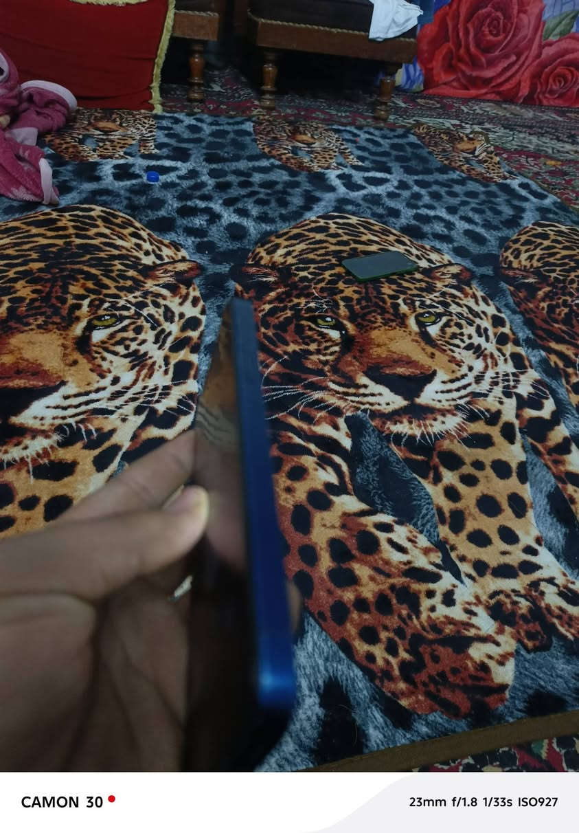 سلام عليكم 12 عادي مبدل شاشه وبطاري وثنينهن اصليات
السعر 200 المكان بغداد 
***********
