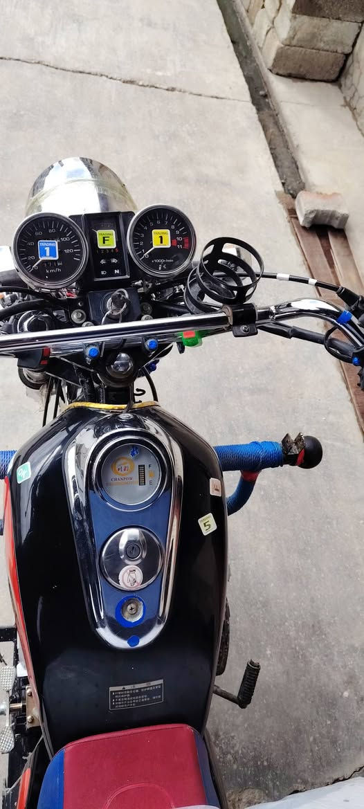 ٢٢ للبيع جديد شركة شخط مابيها محدثه ٢٥ تايرات جديد شرط محرك صاروخ ٢٠٠ السعر ١٧٥٠ بي  شراي تعال خاص مكاني كركوك الحي الصناعي ***********
