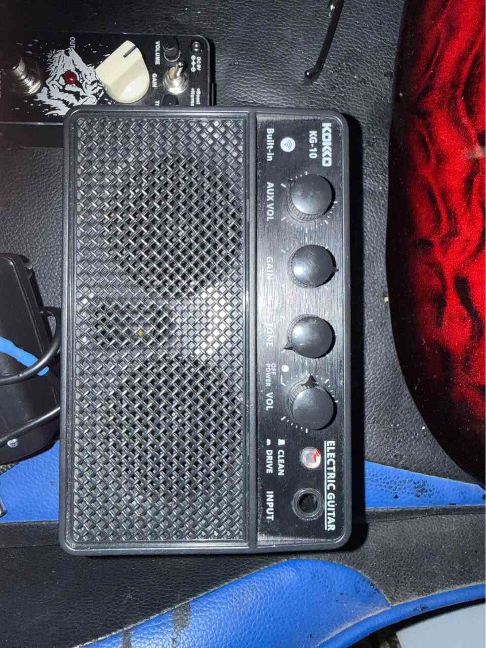 كيتار ibanez gio 
بيكاب HSH ثنين هامبكر

يجي وياه
Amp امبليفاير ١٠ واط شحن متنقل
وحقيبه
و Pedal دستورشن 
محوله للبيدل
٢ كيبلات واحد اصلي ثاني تجاري
كابو 

AMplifire 10w chargable
Pedal Overdrive
Bag
2 Cables 6.3mm
Capo

ibanez Gio  Electric Guitar grx70qa

السعر 250 الف دينار توصيل داخل بغداد متوفر او تجيني تفحصه
الكترك كيتار بغداد, العراق


**إذا كنت صاحب هذا الإعلان وتريد حذفه لأي سبب، رجاءا أرسل رسالة إلى الدعم الفني**