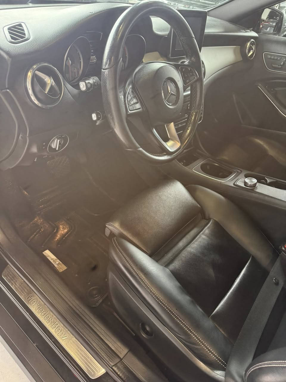 السلام عليكم اخوان
من رخصة أعضاء الكروب المحترمين 

مارسدس ٢٠١٧ فول مواصفات 

مواصفات GLA 250

فول حاث السياره 

جاملغ مبدل بلادي وشبر بونت

إرباك بس ستيرن وراجع 

بدون دواخل حادث جانبي 

مو بجم

كير ومحرك بشرط

السعر ١٥٨ ورقه

لاستفسار 

***********

***********

العنوان أربيل عنكاوه
