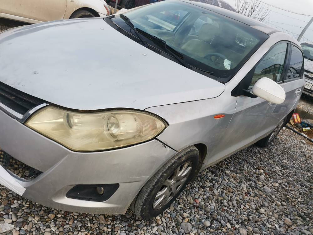 سياره شيلي ٢٠١٣ كير مكنه بشرت سقفو حزام بشرت   منطقه هرير سعر ٢٢ ورقه  ***********  *********** أربيل, العراق
