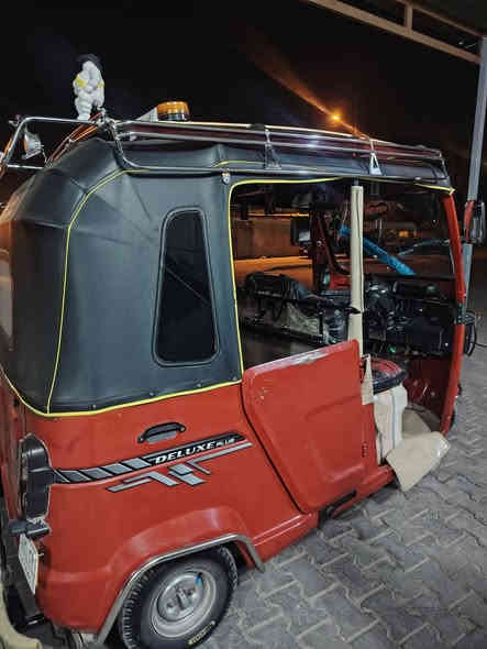 السلام عليكم 
تكتك للبيع موديل 22 شهر 5 مرقمه وكاملة من كلشي
نظيفة من مكينه وكشر شوفة العين 
سعر 7700 
تحويل ثاني يوم 
مكاني بغداد/المحمودية
