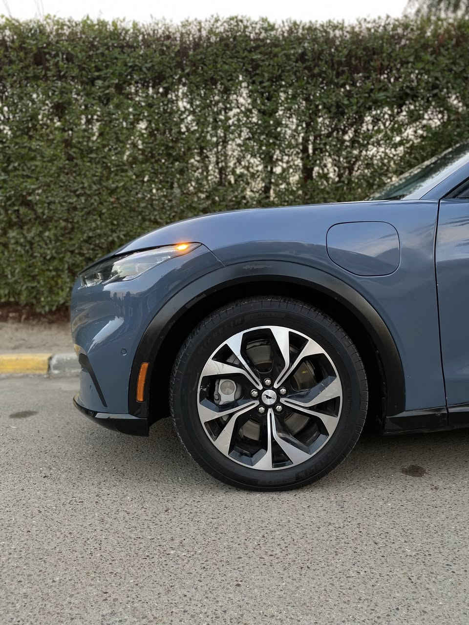 السلام عليكم 
موستك 2023 ماك اي كهرباء بل كامل
فئة بريموم ( فول مواصفات ) 1/1 
بطارية جبيره X حجم 91 كيلو واط 
دبل ماطور 350 حصان 🚀🚀🚀
سقف جام بل كامل 5 كامراة 
شاشة جبيره صندوق كهرباء 
داخل 7 الوان السياره بصمتين 
داخل جلد كشنات كهرباء 
رمز دوخل بل باب شاشة لغة عربية
نضام صوت B&O دمام خلفي 
حساس امامي خلفي 
السياره بجم بل كامل مغلف ( ppf) 
وباقي الموصفات المعروفة
حادث السياره فقط باب السياق 
ومصبوغ وربع الجاملغ فقط  
سعر : ( 215 ورقة ) بيع او مراوس 
مكان السياره اليرموك ***********
