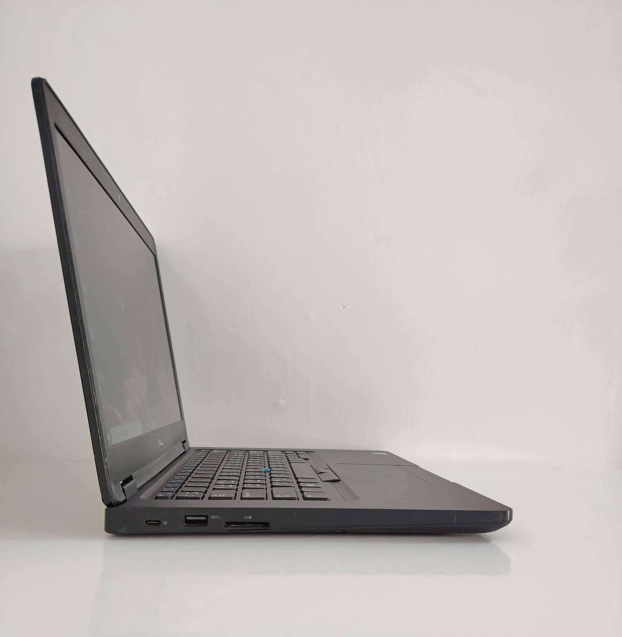 السلام عليكم 
لابتوب DELL E7450
مستعمل قليل (( دراسه فقط ))
نضافه 90٪ 
حجم الشاشه 14 
معالج Core i5_7300 U intel
هارد 256 ssd
رام 4GB
كارت الشاشه داخلي  intel HD 5500 4GB
كيبورد ضوئي 
وندوز 10 
شاحنته الاصليه + جنطه مالته
150  الف قفل 
***********
ناصريه مركز
