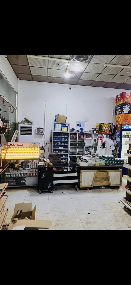 سلام عليكم سنتر لبيع  مساحته 250 متر  سنتر كلش حلو مكان سنتر بصره ابو خصيب حي عسكري مقابيل محكمه  ول بلديه ***********
