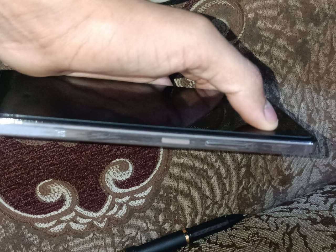 لسلام عليكم شباب.. عندي جهاز Infinix Note 30 Pro نظيف جداً (أخو الجديد) مثل ما موضح بالصور، الظهر والشاشة نظافة 100% وبدون أي شخوط أو فطور ومفتوح للفحص التالي 
📌 أبرز المواصفات:
الذاكرة: 256 جيجابايت والرام 8+8 جيجا
الشاشة: AMOLED بتردد 120 هرتز (سلاسة خيالية).
الكاميرا: 108 ميجابكسل تصوير دقة عالية
.يدعم الشحن اللاسلكي والصوت ستيريو JBL 🎶
.يشغل ببجي 40 فريم ثابتة بدون أي حماوة أو تقطيع.⚠️ ملاحظة: البيع للجهاز فقط (بدون ملحقات)، والجهاز غير مفتوح ولا مصلح وشرط الفحص.💵 السعر قفل: 200  وبيه مجال بسيط   
المكان. مدينة الصدر


**إذا كنت صاحب هذا الإعلان وتريد حذفه لأي سبب، رجاءا أرسل رسالة إلى الدعم الفني**