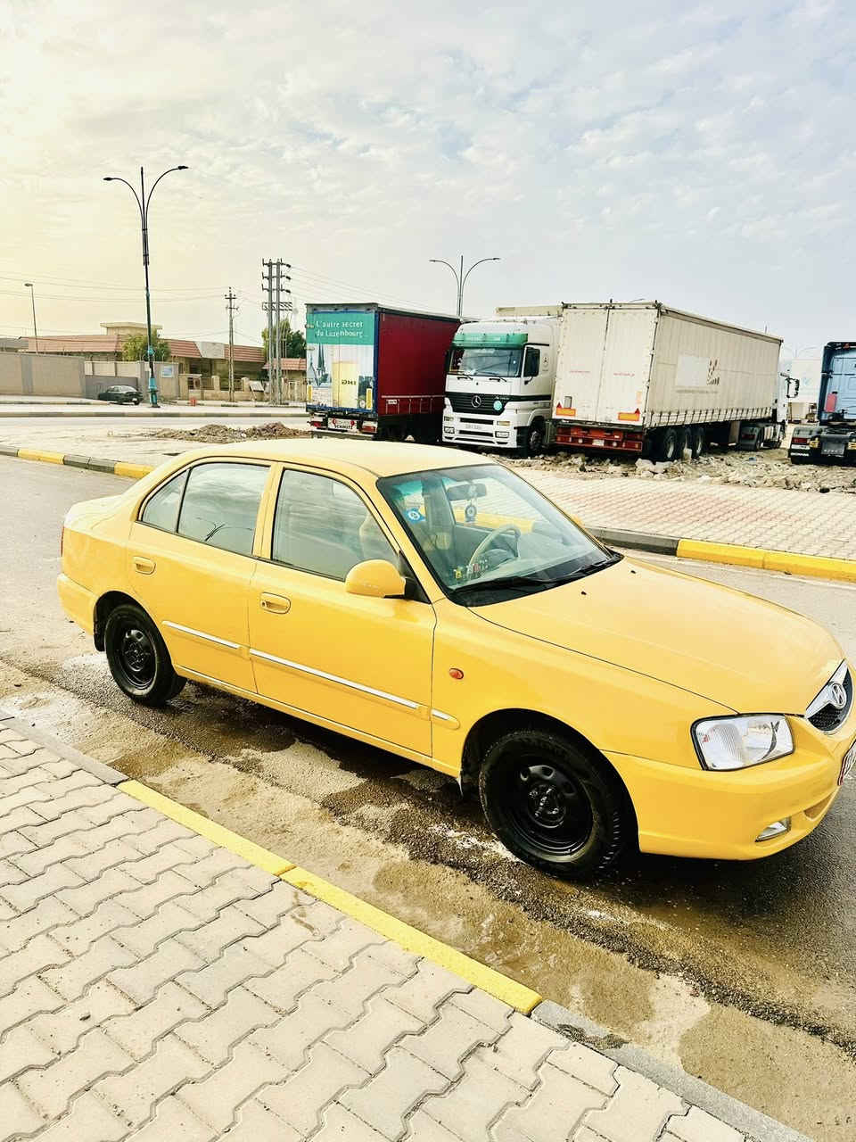 السلام عليكم 🫡 
فيرنا 2014
رقم بغداد بسمي 
تخم تاير تبريد تدفئه 
بيه طخه بالجاملغ الامامي وراجع بارد 
سعرها 78 وبيه مجال مكاني واسط الخاجيه 
***********
