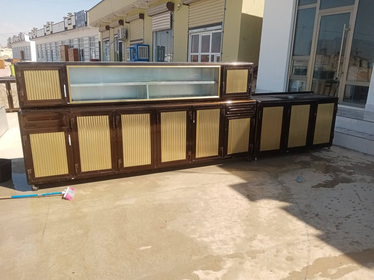 يوجد كاونتر ثلاث أمتار سعودي الاستفسار على هاذا الرقم ***********
