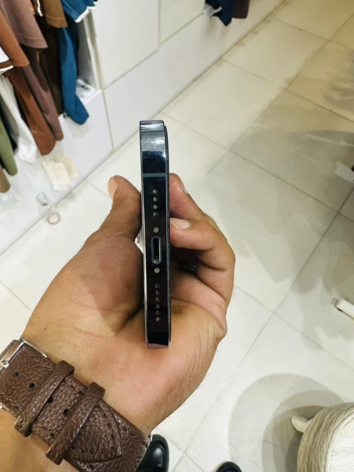 ١٣ برو ماكس لون بحري ذاكره ٢٥٦ بطاريه ٨٤ جهاز مكفول فقط الضهر مفطر 

متواجد واتساب ***********
